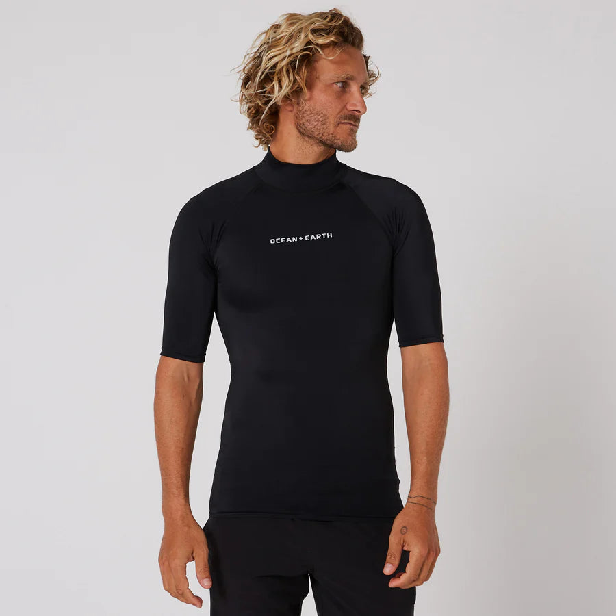 MENS SCRIPT S/S RASH VEST